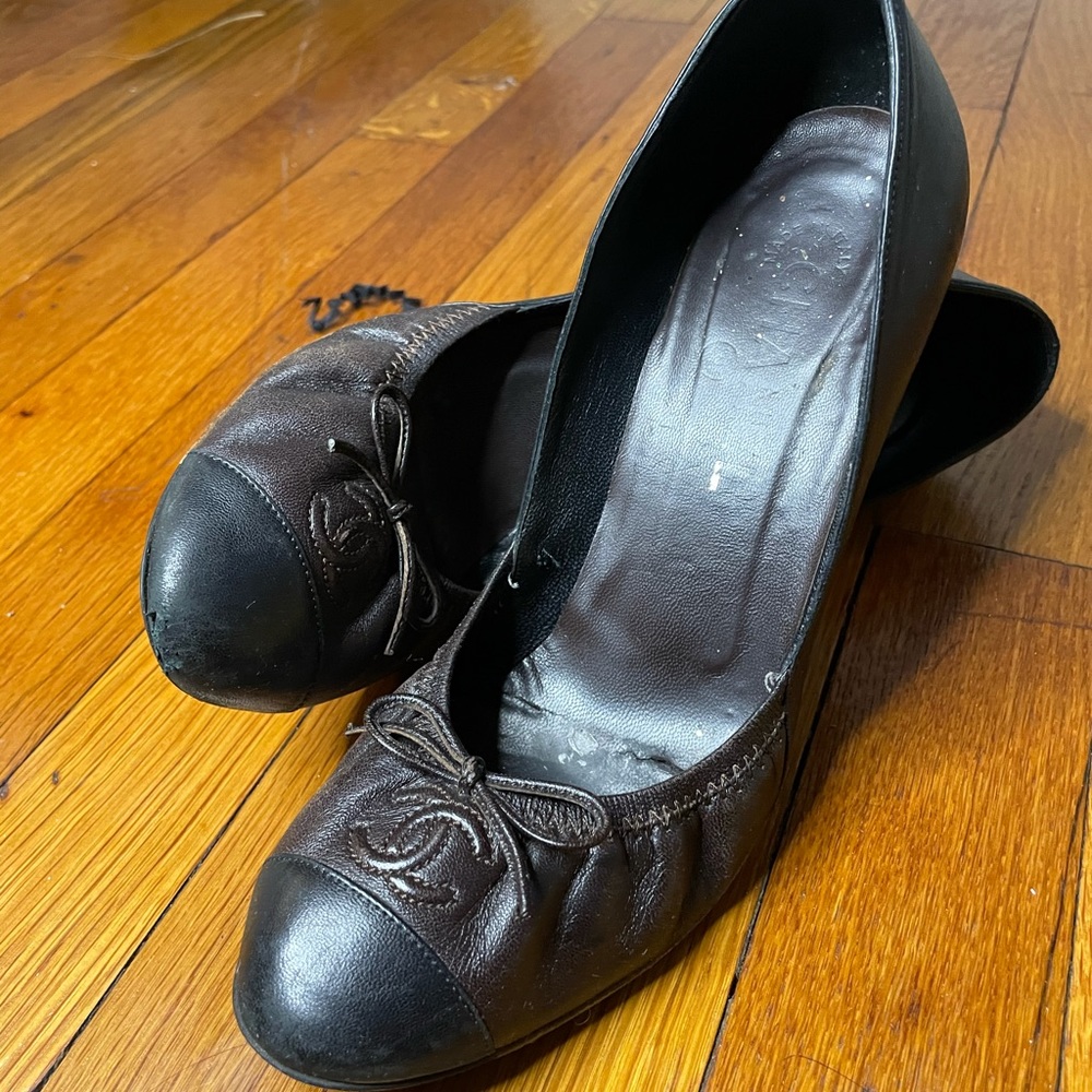 Chanel Two Tone Cap toe Pumps 38